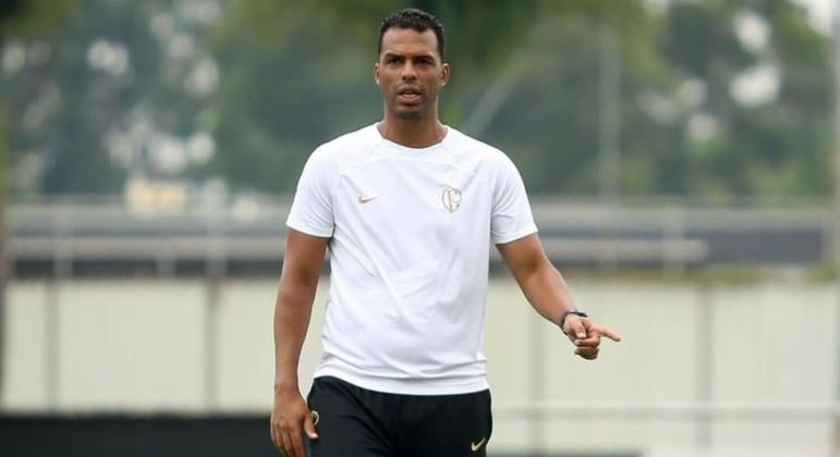 Lázaro tem, nesta quinta-feira (16), primeiro dérbi como treinador do Corinthians