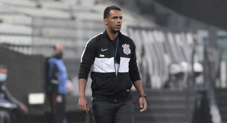 Fernando Lázaro será o técnico do Corinthians em 2023
