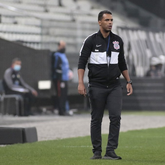 Fernando Lázaro trabalhou em diversas áreas no Corinthians