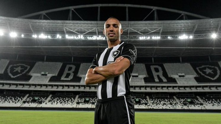 Fernando Marçal (Botafogo)O lateral-esquerdo ex-Wolves chegou ao Botafogo e assinou contrato até o final de 2023