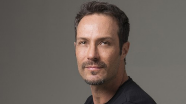 Veterano em produções de sucesso, Fernando Pavão é mais um grande nome confirmado na superprodução Reis. Atualmente, ele vive o justo faraó Sheshi em Gênesis, e tem encantado o público da Record TV. Dono de personagens marcantes, o ator chama a atenção do público por dar vida para vilões e mocinhos com a mesma desenvoltura. Entre eles, vale lembrar o calculista Almeida de Escrava Mãe, e o corajoso soldado romano Petronius em Jesus