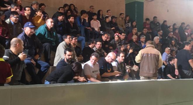 Horácio recebe cumprimentos da torcida pelo ouro do filho