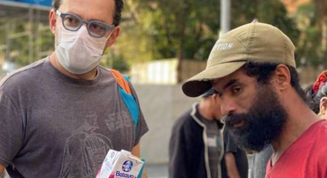 Moradores de rua recebem auxílio de entidades em meio à pandemia