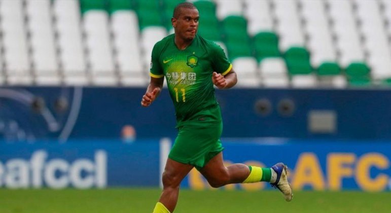 Fernando (volante) - 29 anos - Sem clube desde agosto de 2021 - Último clube: Beijing Guoan - Valor de mercado: 3 milhões de euros (R$ 18,58 milhões)