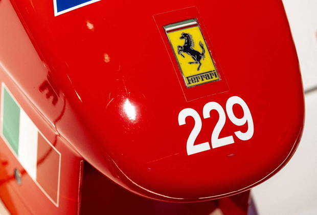 A Ferrari Chassi 229 vermelha foi utilizada, ao todo, em nove corridas pelo lendário piloto alemão