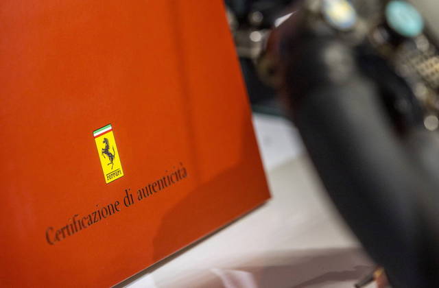 O selo de autenticidade dá credibilidade e agrega valor a Ferrari