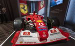Um carro da Ferrari usado por Michael Schumacher em cinco vitórias durante a temporada de 2003 da Fórmula 1, na qual o alemão se sagrou campeão, será leiloado na próxima semana em Genebra