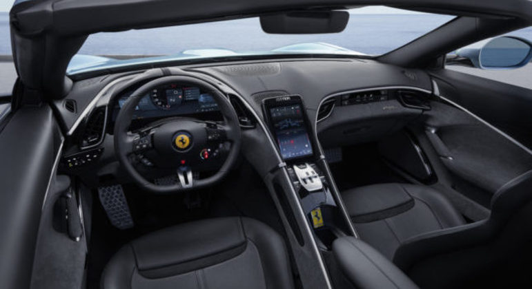 Esportivo tem central multimídia de 8,4 polegadas com Android Auto e Apple CarPlay com conexão sem fio.