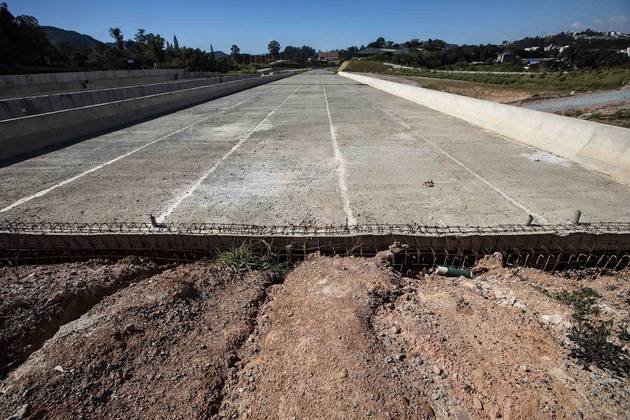 Ferros usados na estrutura são aparentes em alguns pontos