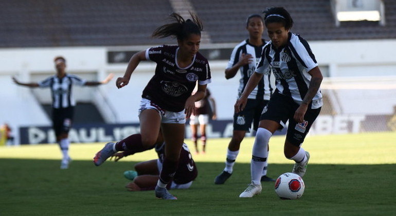 Santos goleira a Ferroviária na estreia do Paulista feminino de futebol