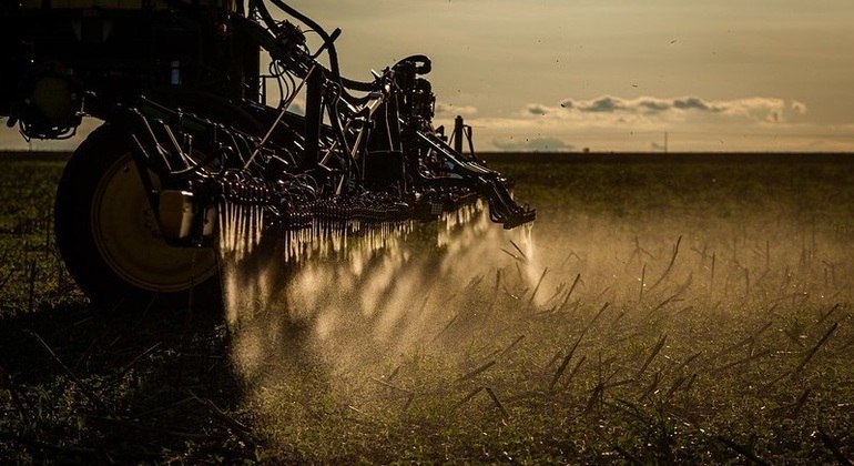 Aplicação de fertilizante em Chapadão do Céu, em Goiás
