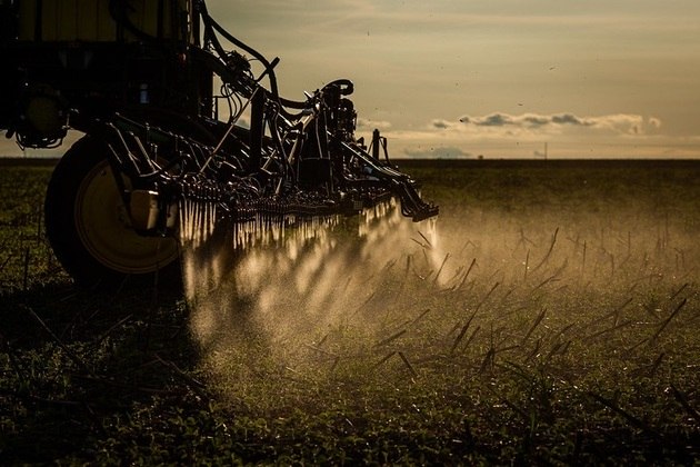 Aplicação de fertilizante em Chapadão do Céu (GO)