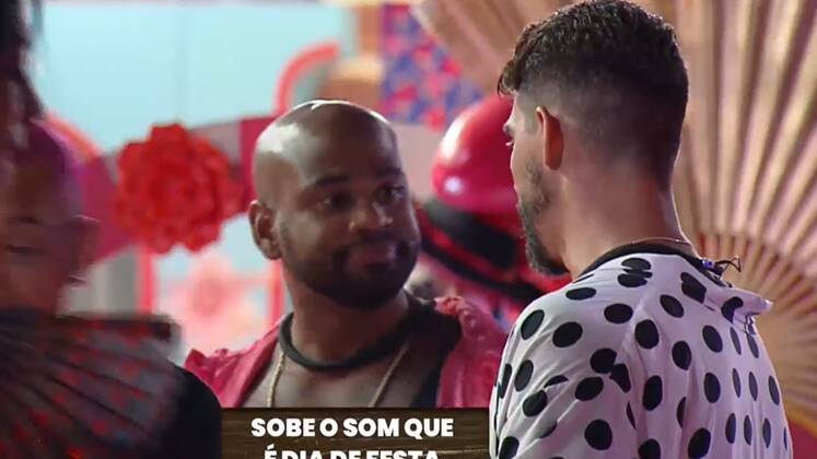 Papo sobre jogo? Temos! Logo no começo da festa, Black comentou com Radamés que agora é a hora do Grupo do Paiol repensar as atitudes dentro do jogo e 'focar no que está faltando'. 