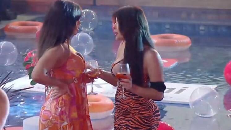 Logo no início da festa, Jaquelline chamou a colega Nadja Pessoa para expor o que Cariúcha já falou da peoa e alertá-la de que não é seguro confiar na funkeira