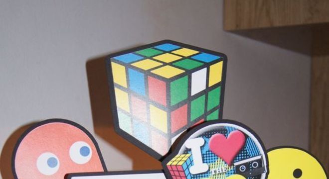 festa anos 80 - centro de mesa anos 80 