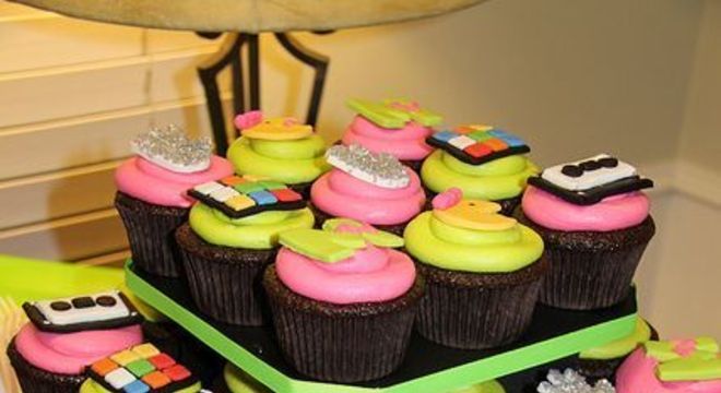 festa anos 80 - doces decorados anos 80 