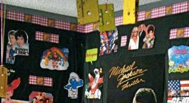 festa anos 80 - parede de festa com fotos dos anos 80 