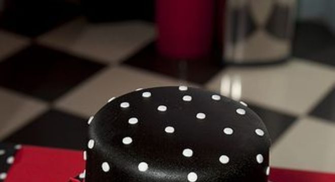 festa com decoração anos 60