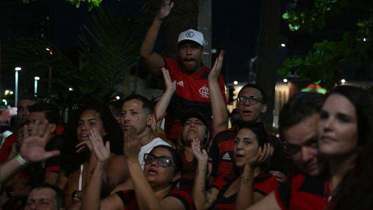 Festa da torcida nas ruas do Rio de Janeiro após o título da Libertadores.