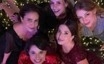 Na série, Heloísa terminou a festa chorando ao flagrar Júlio (Angelo Paes Leme) e Amanda (Malu Falangola). Diferente de sua personagem, Rhaisa Batista aproveitou para brincar ao lado das colegas de elenco. 