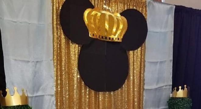 festa do mickey príncipe decorada em azul e dourado 