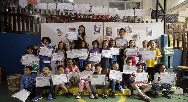 Crianças da comunidade de Paraisópolis celebram Festa dos Livros