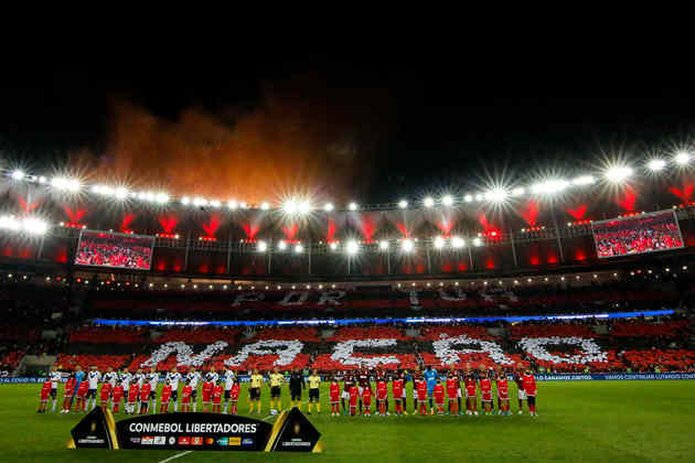 FESTA LINDA DA NAÇÃO - Para receber o Flamengo no último jogo no Rio de Janeiro antes da decisão, sua apaixonada torcida levantou um mosaica com a frase 