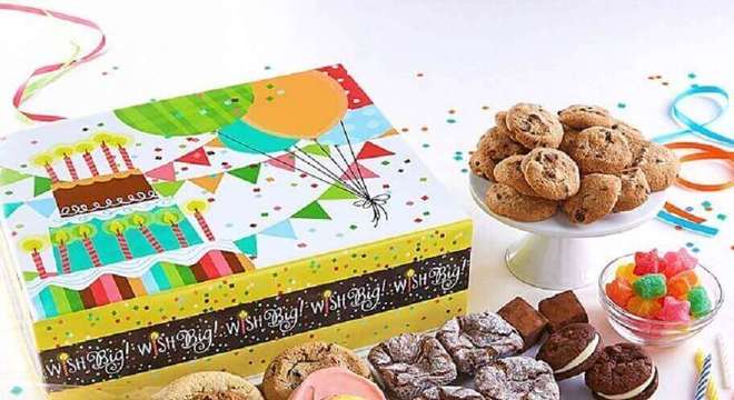 festa na caixa com muitos doces -cookies Foto Pinterest