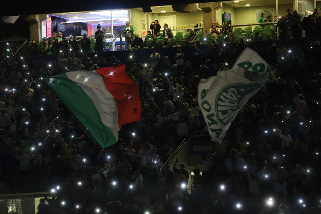 Nas arquibancadas, a festa tomou conta dos mais de 33 mil palmeirenses presentes