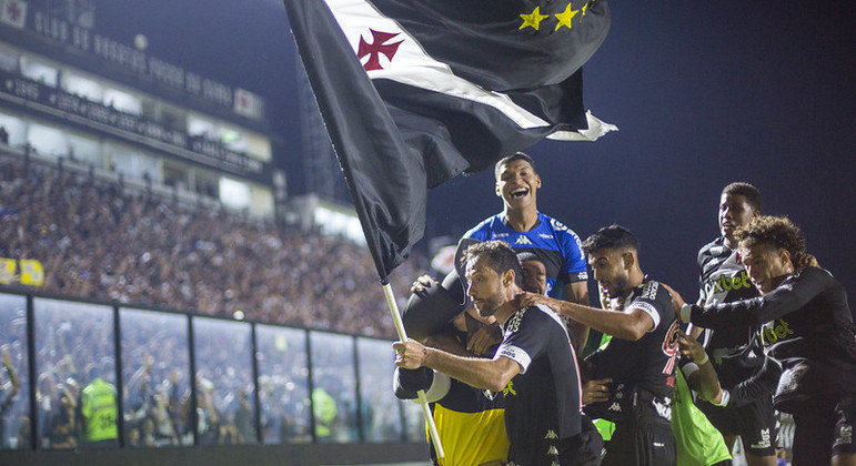 Por que o jogo Botafogo x Grêmio hoje acontece em São Januário?