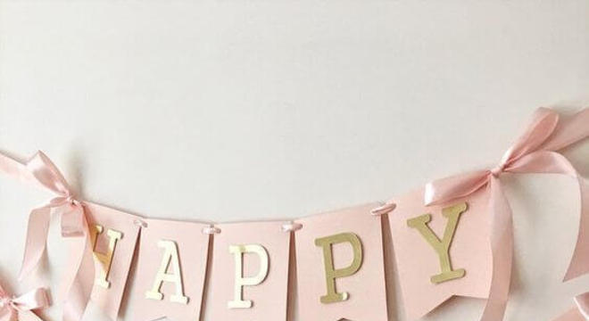 festas de aniversário ficam lindas com os moldes de letras grandes 