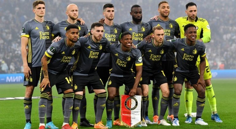 Uma das escalações do Feyenoord
