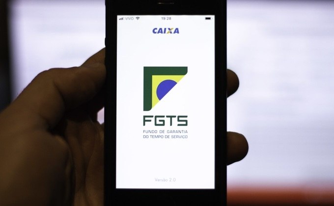 SP - CONSULTA/FGTS - ECONOMIA - Aplicativo pode ser utilizado para consulta de extrato da conta do FGTS. Governo estuda liberar saques de no máximo R$500 este ano. Na tarde desta segunda-feira (22). 22/07/2019 - Foto: BRUNO ROCHA/FOTOARENA/FOTOARENA/ESTADÃO CONTEÚDO