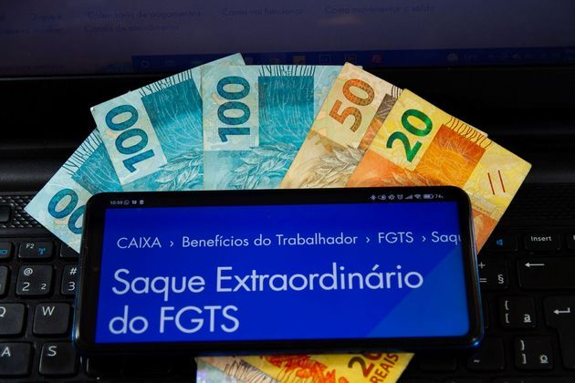 SP - FGTS/SAQUE EXTRAORDINÁRIO - ECONOMIA - A Caixa Econômica Federal (CEF) libera neste sábado (21) R$ 1 mil reais do Saque Extraordinário do FGTS para 3,6 milhões de trabalhadores nascidos em junho. O benefício já foi liberado para seis grupos diferentes, nascidos de janeiro a junho. 21/05/2022 - Foto: ADRIANA TOFFETTI/ATO PRESS/ESTADÃO CONTEÚDO