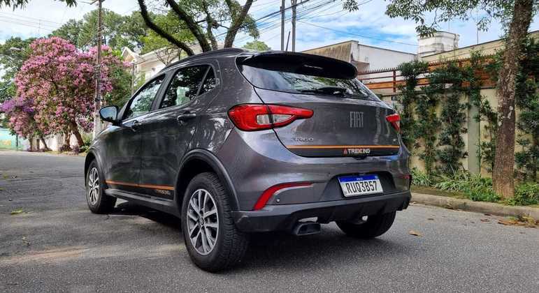 Modelo tem rodas de 15 polegadas com pneus 205/60 para uso misto