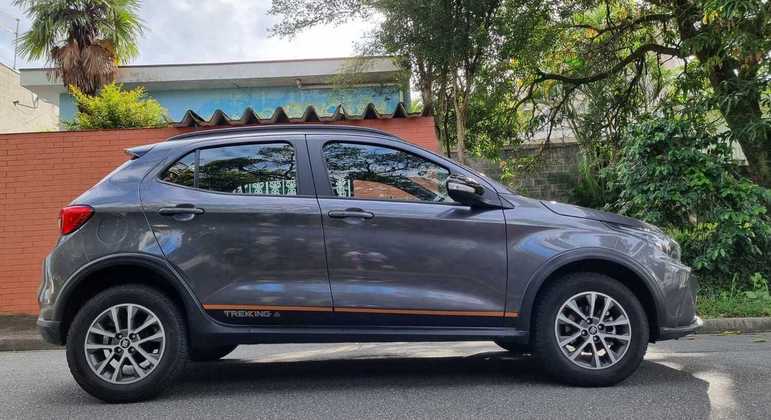 Fiat Argo CVT Trekking 2023 mede 4,03 metros de comprimento