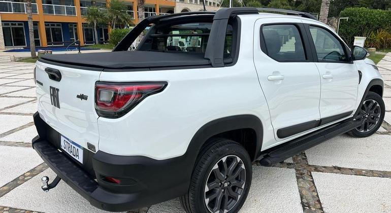 Boa altura do solo com 21,4cm adequado para enfrentar buracos e valetas