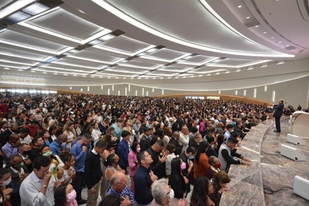 Fiéis de diferentes regiões do país vieram para a inauguração do novo templo em Brasília