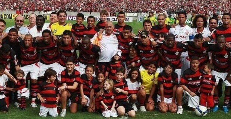Fierro esteve presente no elenco campeão brasileiro de 2009. O chileno deixou o clube de vez no final de 2011 e foi para o Colo-Colo. Foto: Divulgação