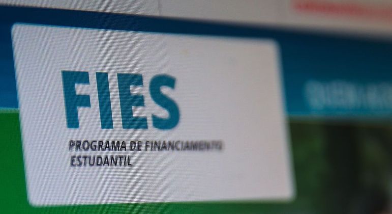 Fies: estudantes devem ficar atentos a lista de espera