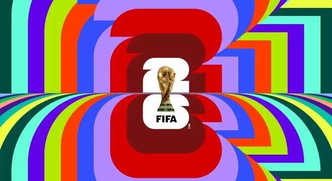 Logo traz a imagem do troféu da Copa do Mundo sobre os números 2 e 6, em letra grande, ao fundo