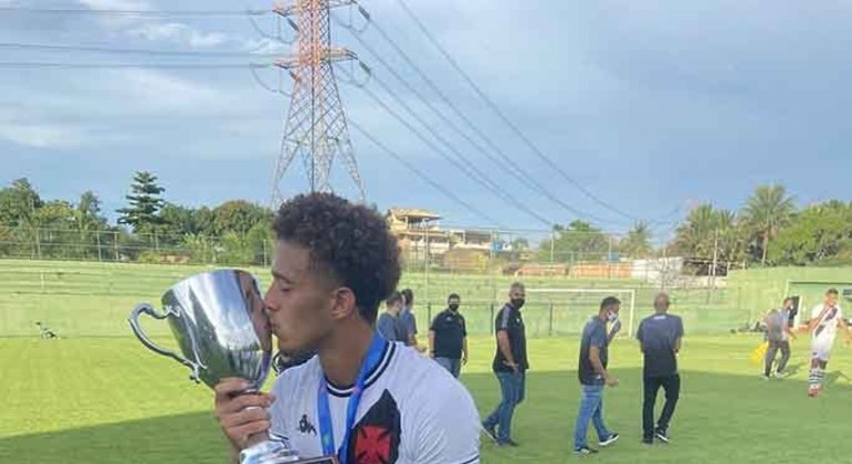 Figueiredo (Vasco) - Atacante, o atleta teve bom desempenho atuando na equipe profissional do Vasco na Série B de 2021.