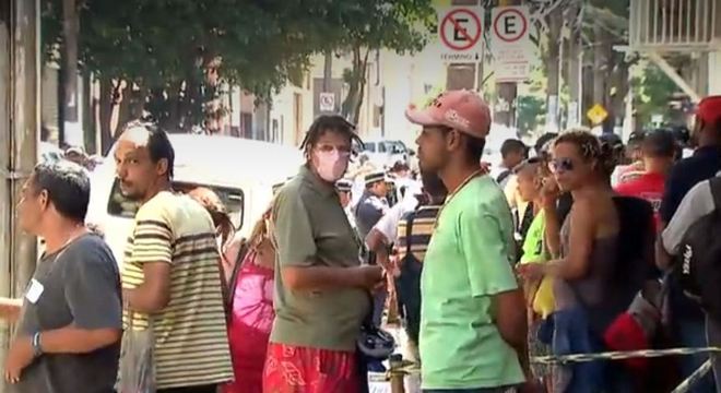 Filas em restaurantes do Bom Prato geram aglomerações em SP