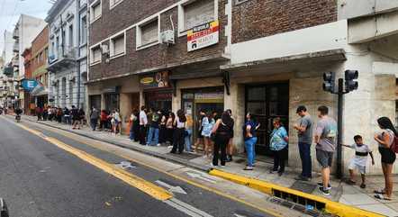 Argentinos formam fila em votação marcada por tranquilidade
