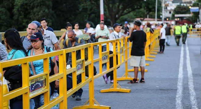 Fila na fronteira