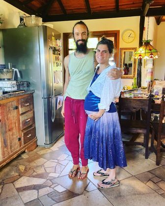 Mariana é casada com Badarik Gonzalez, que também é professor de ioga