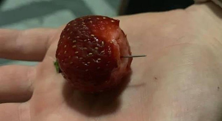 Filha deixou a mãe em pânico na Austrália após encontrar uma agulha dentro de um morango
