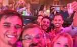 O filho da apresentadora aparece sempre cercado de amigos nas festas da região 