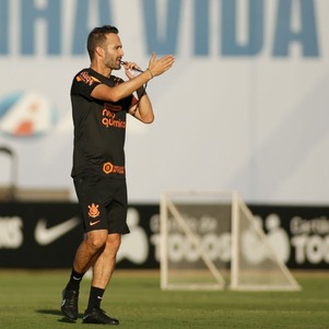 O português Filipe Almeida, auxiliar de Vítor Pereira
