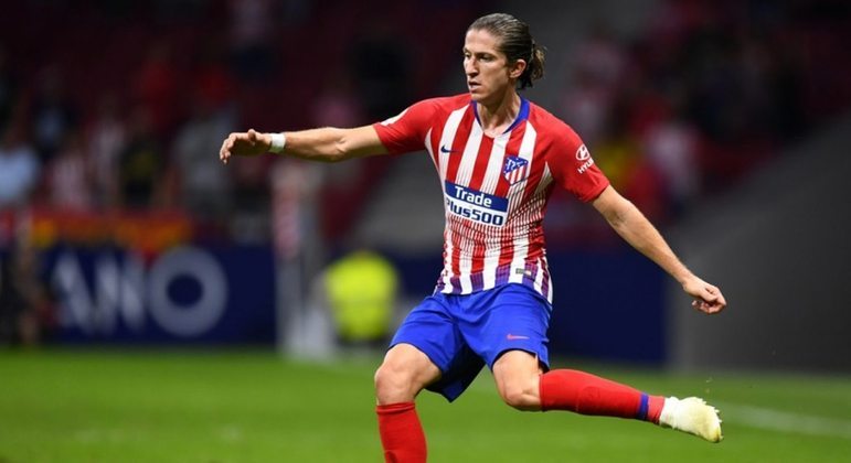 Filipe Luís - O lateral-esquerdo despontou para o futebol com a camisa do Atlético de Madri, o que fez o Chelsea pagar uma bolada para contar com o brasileiro. Na Inglaterra, ele não teve sucesso, e retornou ao Colchonero em 2016